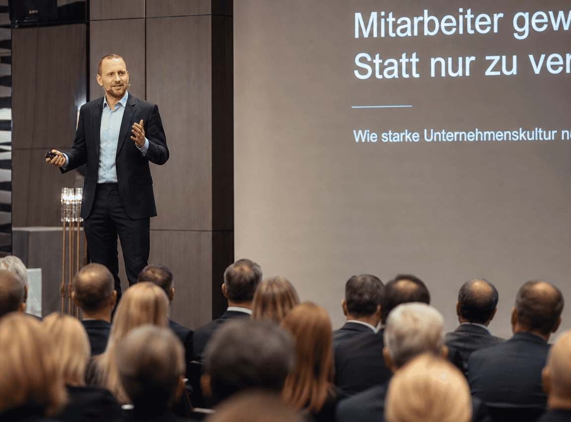 Martin hält einen Vortrag